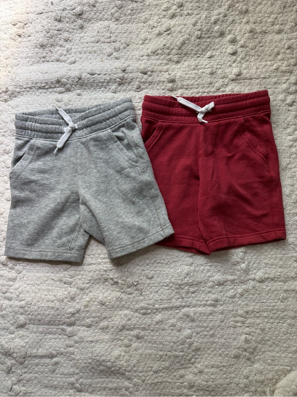Old Navy Gray & Red Drawstring Knit Sweat Shorts size 5T